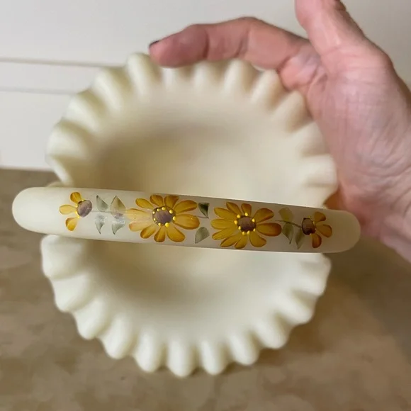 Fenton Satin Custard Glass Ruffled Glass Basket - Hand Painted & Signed - Picture 7 of 13